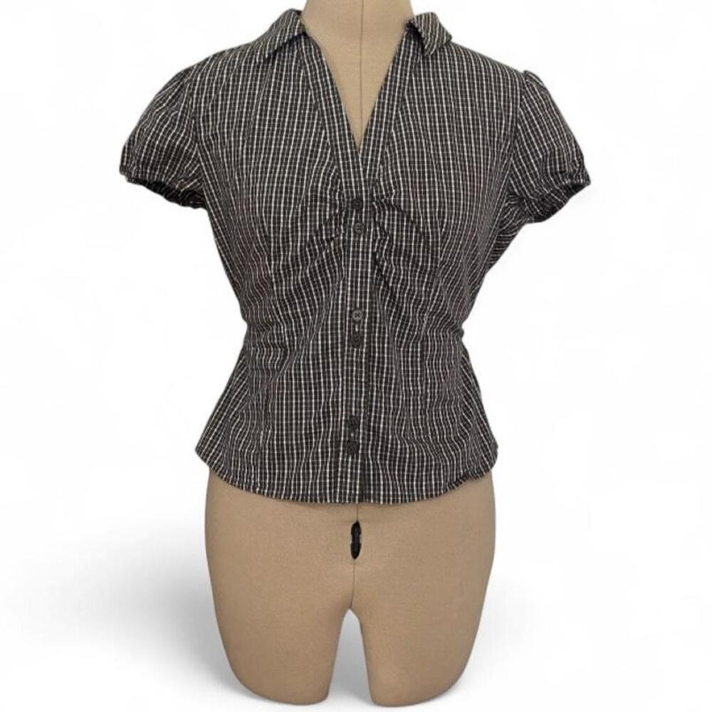 Blenca white and black plaid button up blouse with tie back, size M